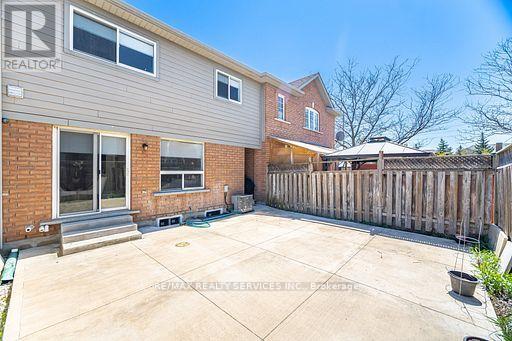 Photo 18 of 47 Heartleaf Crescent, Brampton ON