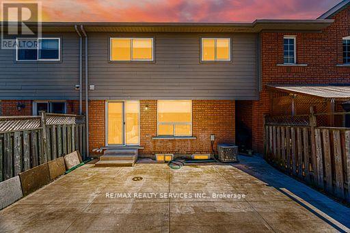 Photo 28 of 47 Heartleaf Crescent, Brampton ON