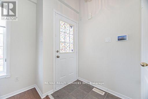 Photo 23 of 47 Heartleaf Crescent, Brampton ON
