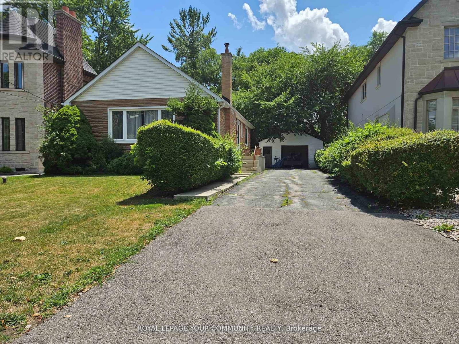 Photo 2 of 317 Connaught Avenue, Toronto ON