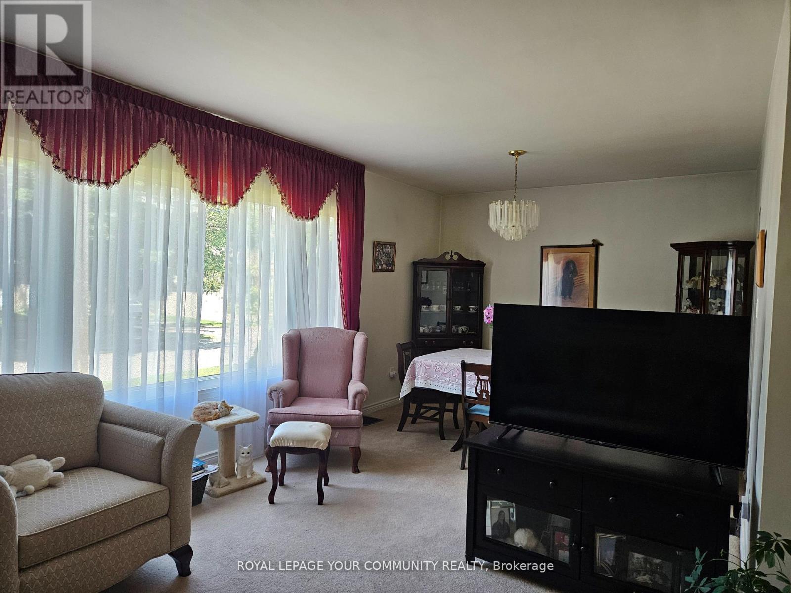 Photo 4 of 317 Connaught Avenue, Toronto ON
