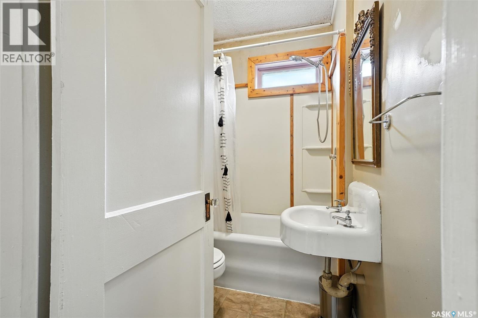Photo 21 of 322 D Avenue S, Saskatoon SK