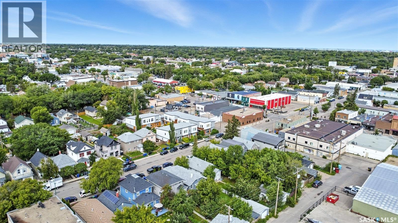 Photo 8 of 322 D Avenue S, Saskatoon SK