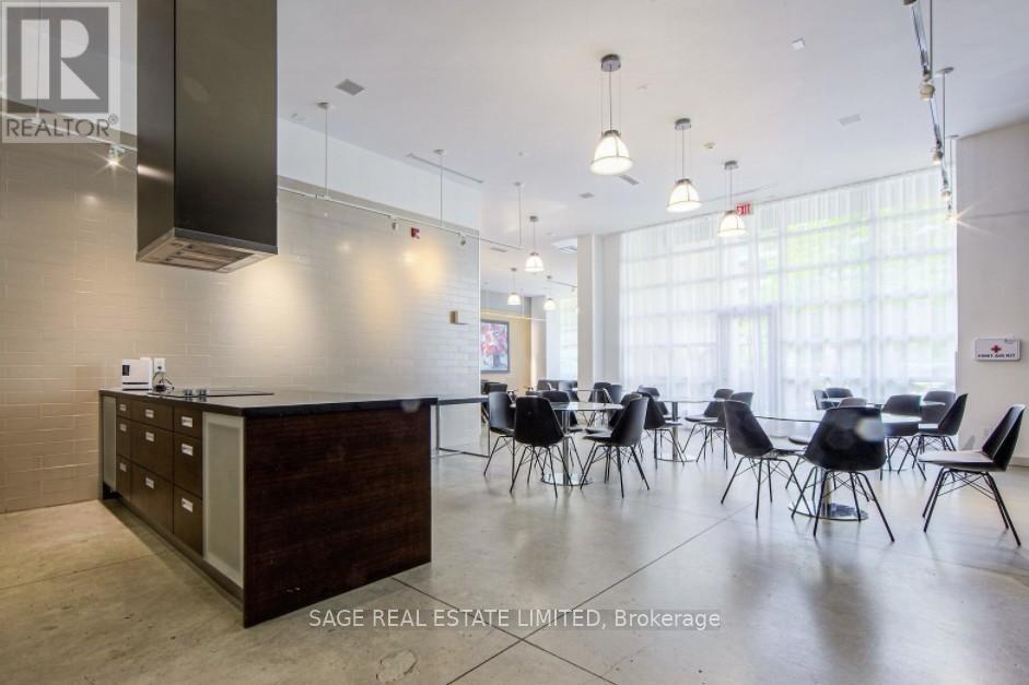 Photo 5 of 317 380 Macpherson Avenue, Toronto ON