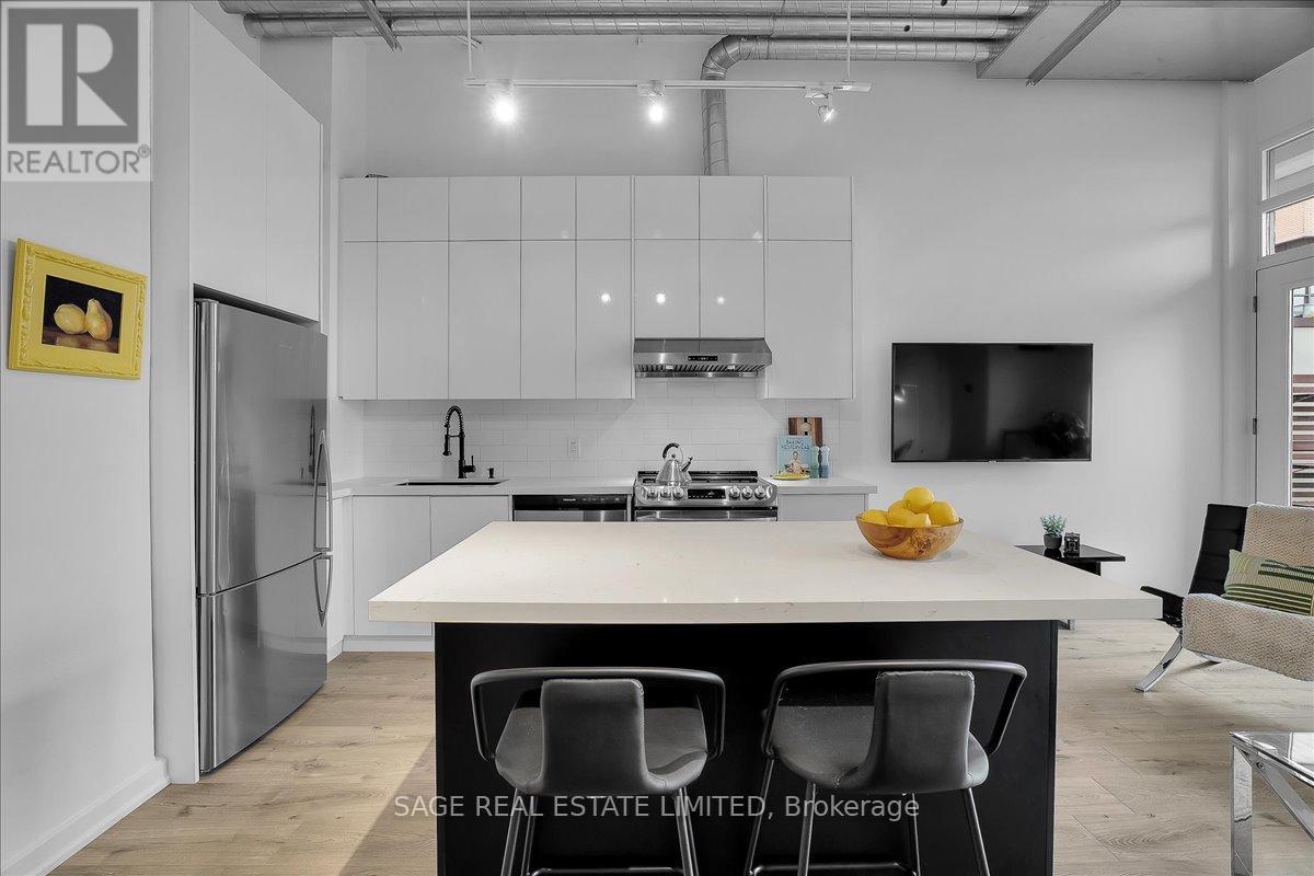 Photo 15 of 317 380 Macpherson Avenue, Toronto ON