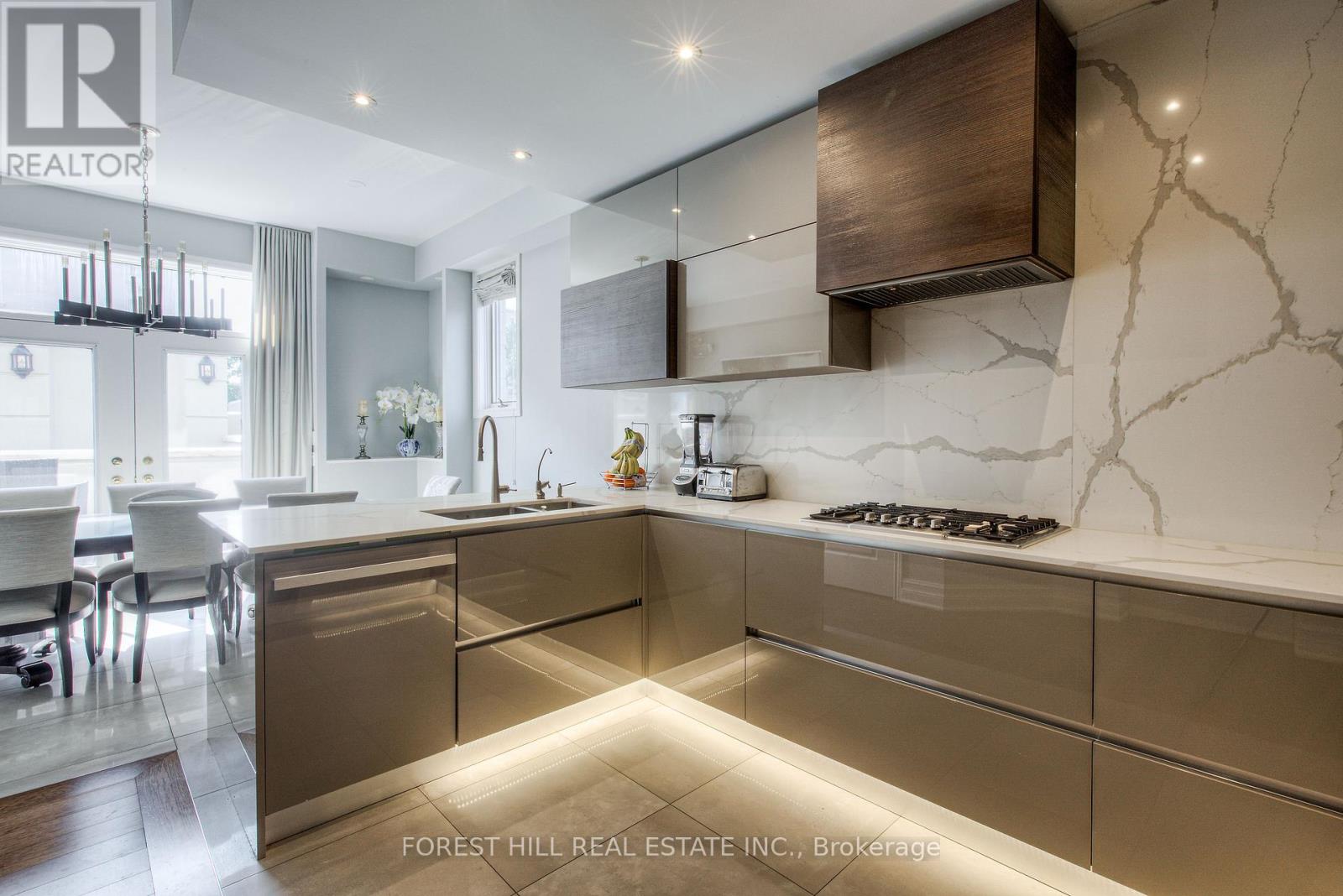 Photo 16 of 13 260 Russell Hill Road, Toronto ON