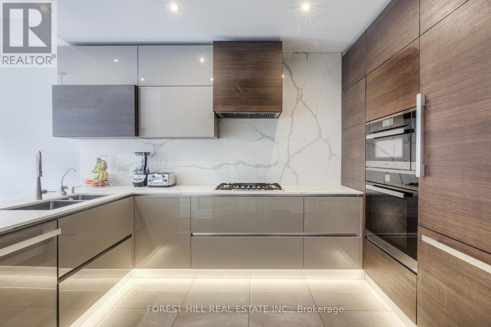 Photo 25 of 13 260 Russell Hill Road, Toronto ON