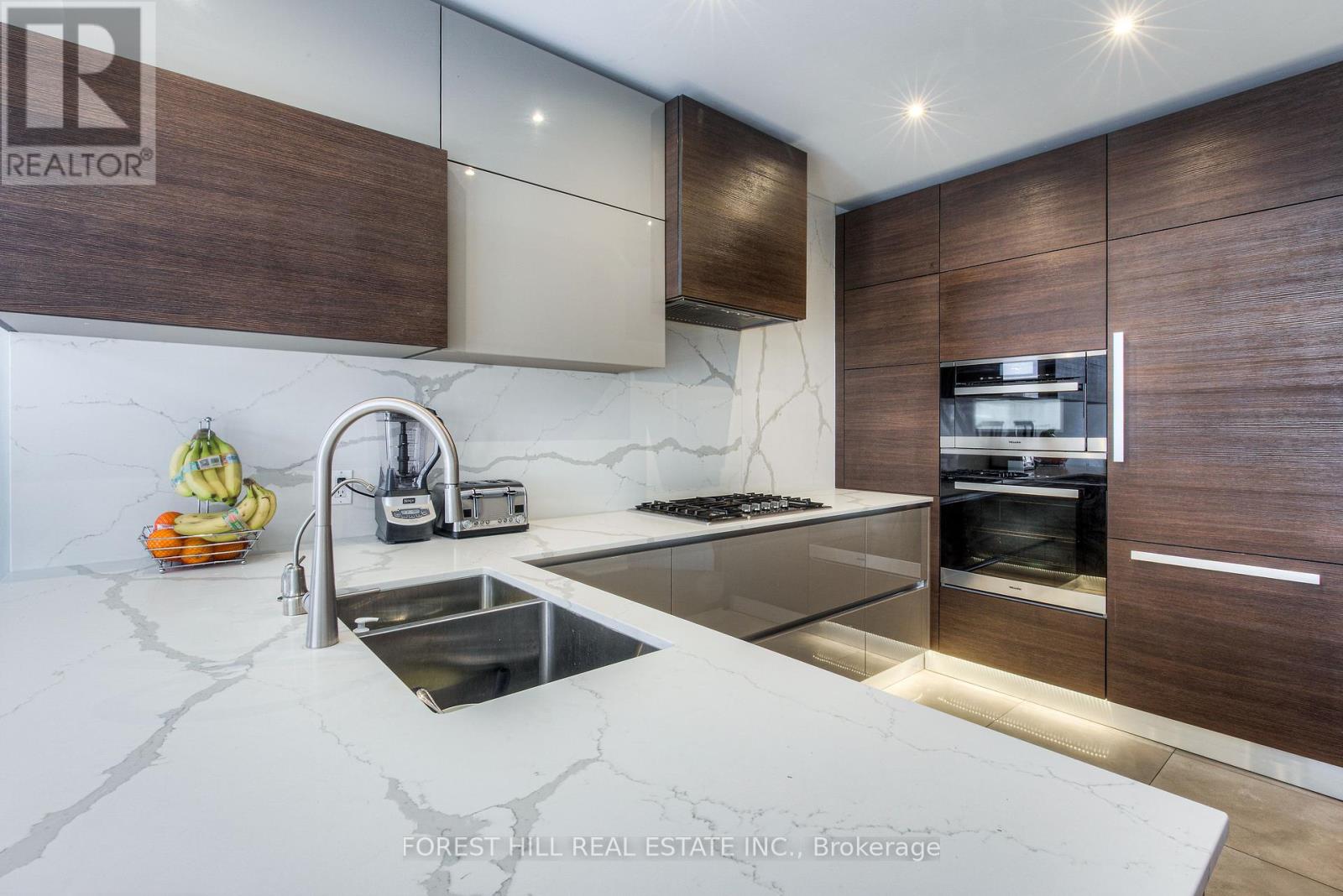 Photo 5 of 13 260 Russell Hill Road, Toronto ON