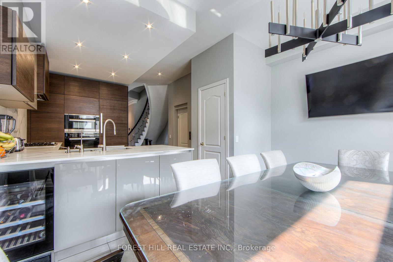 Photo 3 of 13 260 Russell Hill Road, Toronto ON