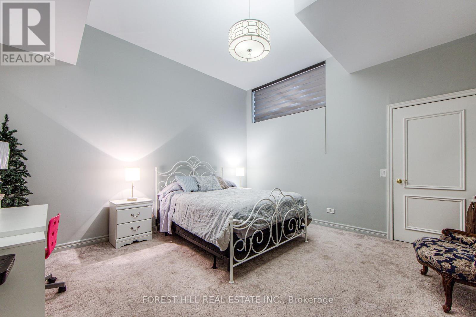 Photo 4 of 13 260 Russell Hill Road, Toronto ON