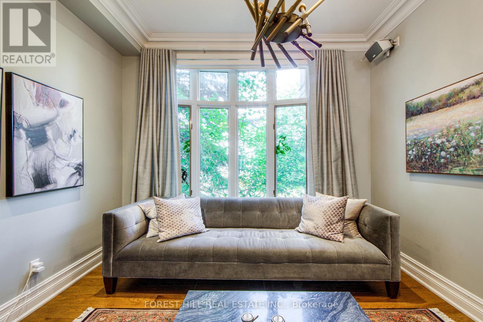 Photo 11 of 13 260 Russell Hill Road, Toronto ON
