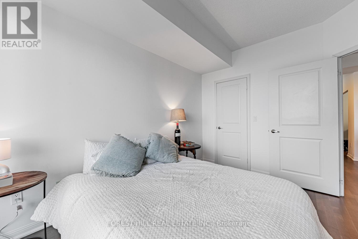 Photo 10 of 816 21 Grand Magazine Street, Toronto ON
