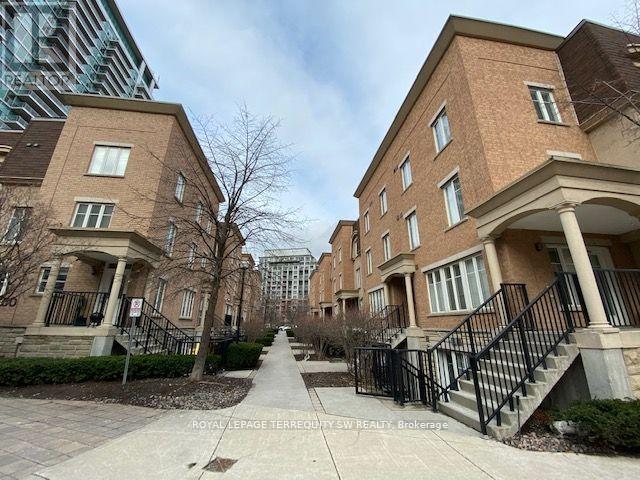 Photo 2 of 823 46 Western Battery Road, Toronto ON