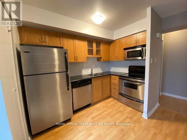 Photo 3 of 823 46 Western Battery Road, Toronto ON