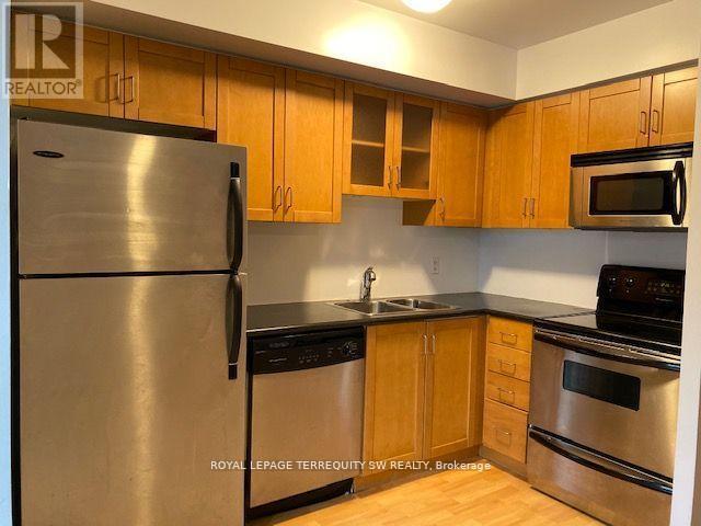 Photo 4 of 823 46 Western Battery Road, Toronto ON