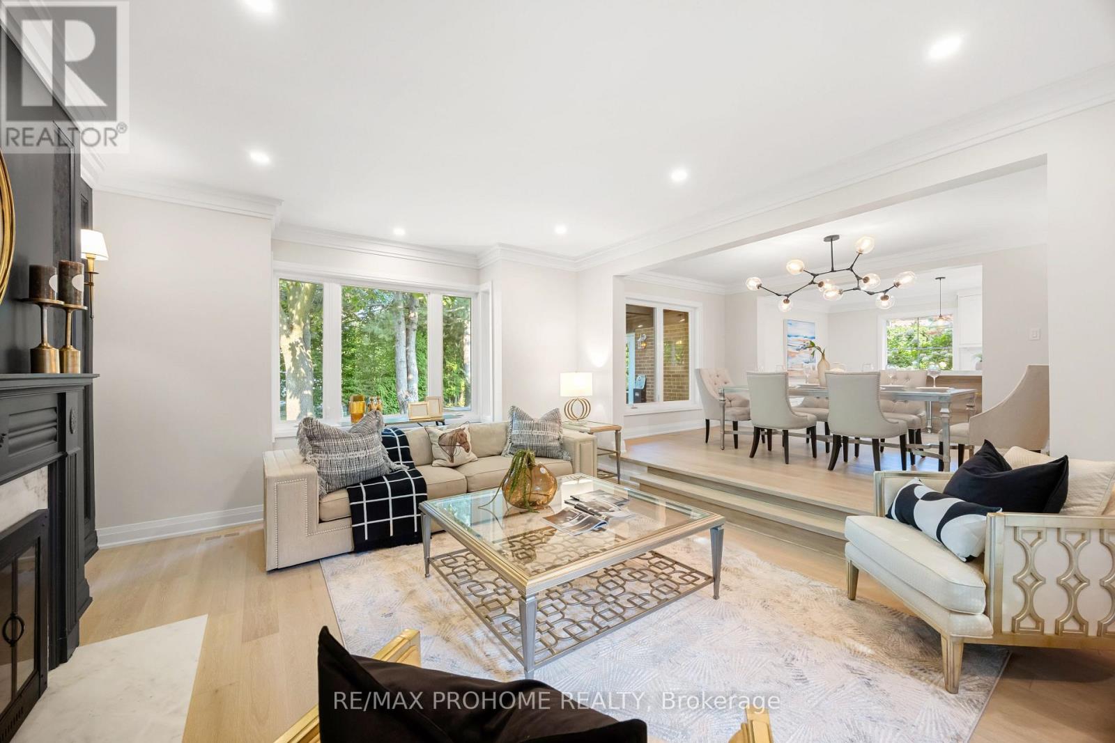 Photo 1 of 22 Fernside Court, Toronto ON