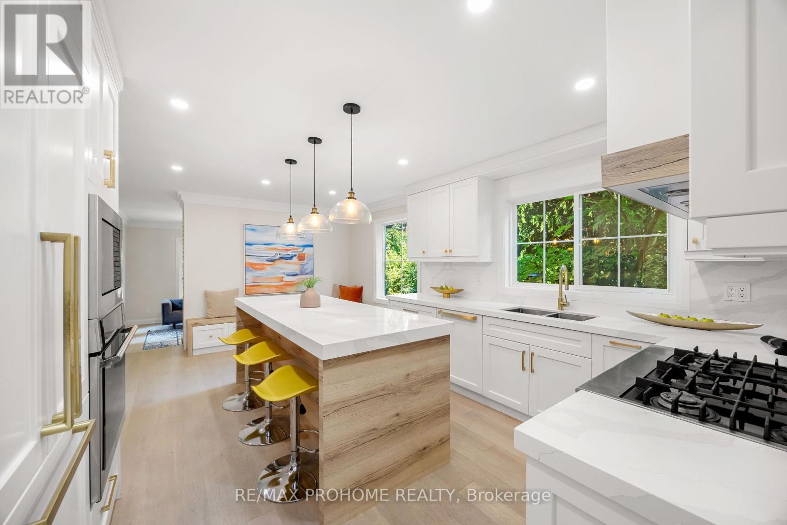 Photo 10 of 22 Fernside Court, Toronto ON
