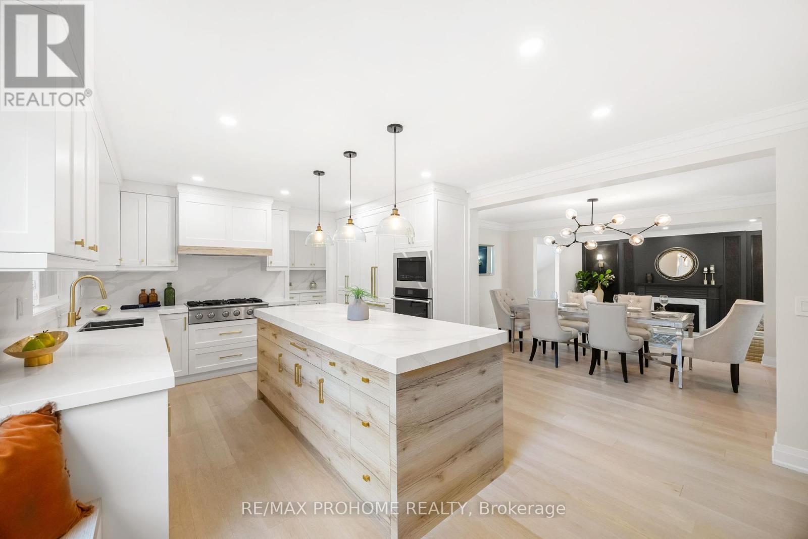 Photo 11 of 22 Fernside Court, Toronto ON
