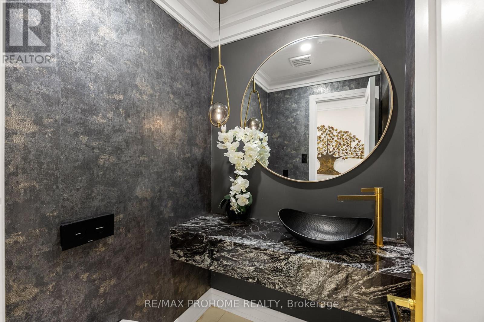 Photo 17 of 22 Fernside Court, Toronto ON