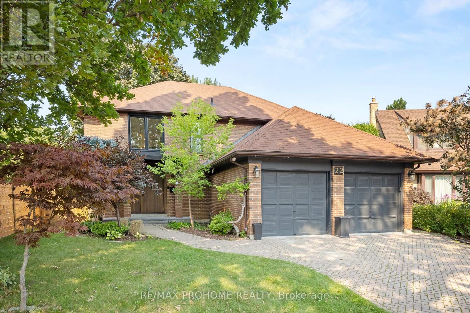 Photo 2 of 22 Fernside Court, Toronto ON