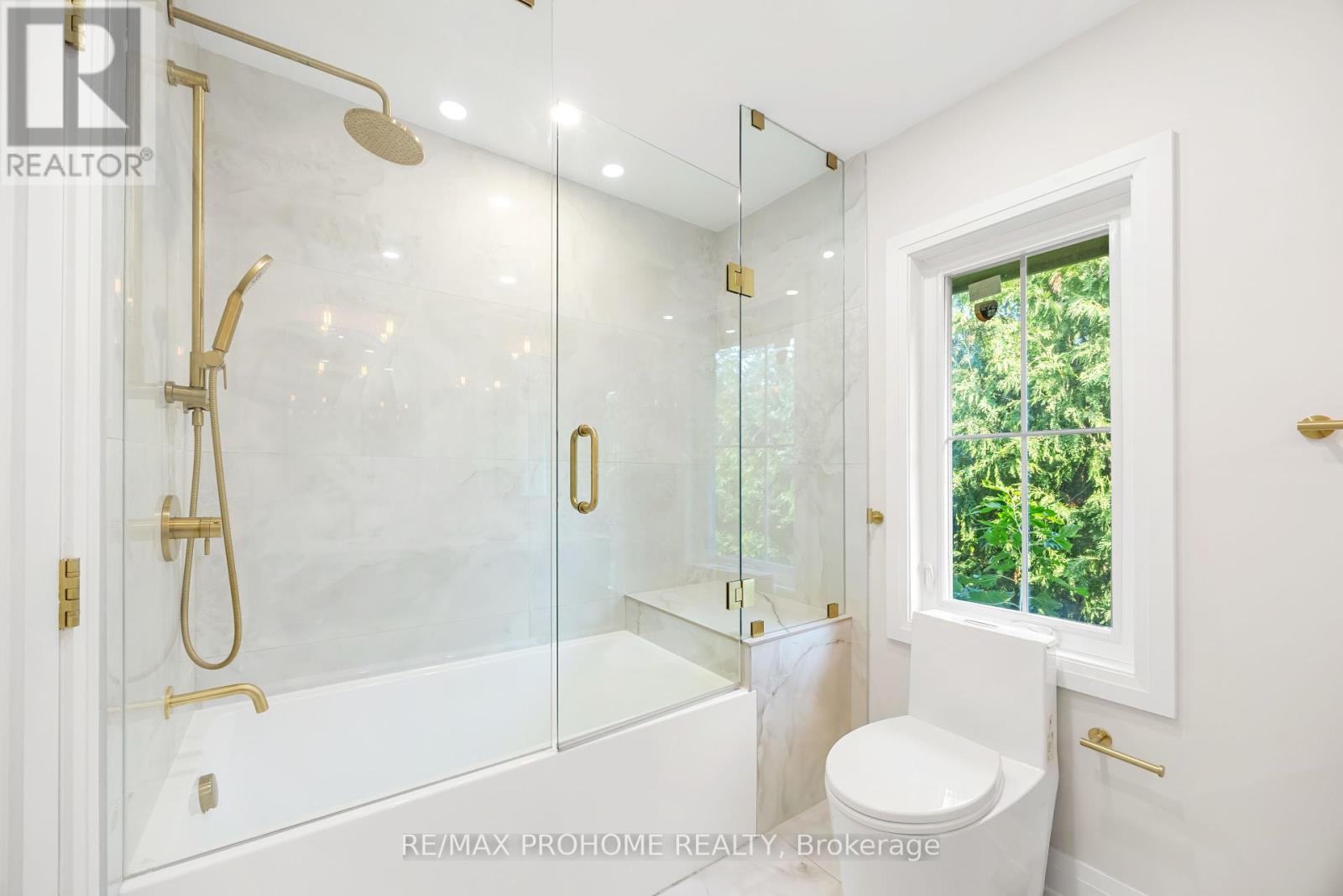 Photo 23 of 22 Fernside Court, Toronto ON
