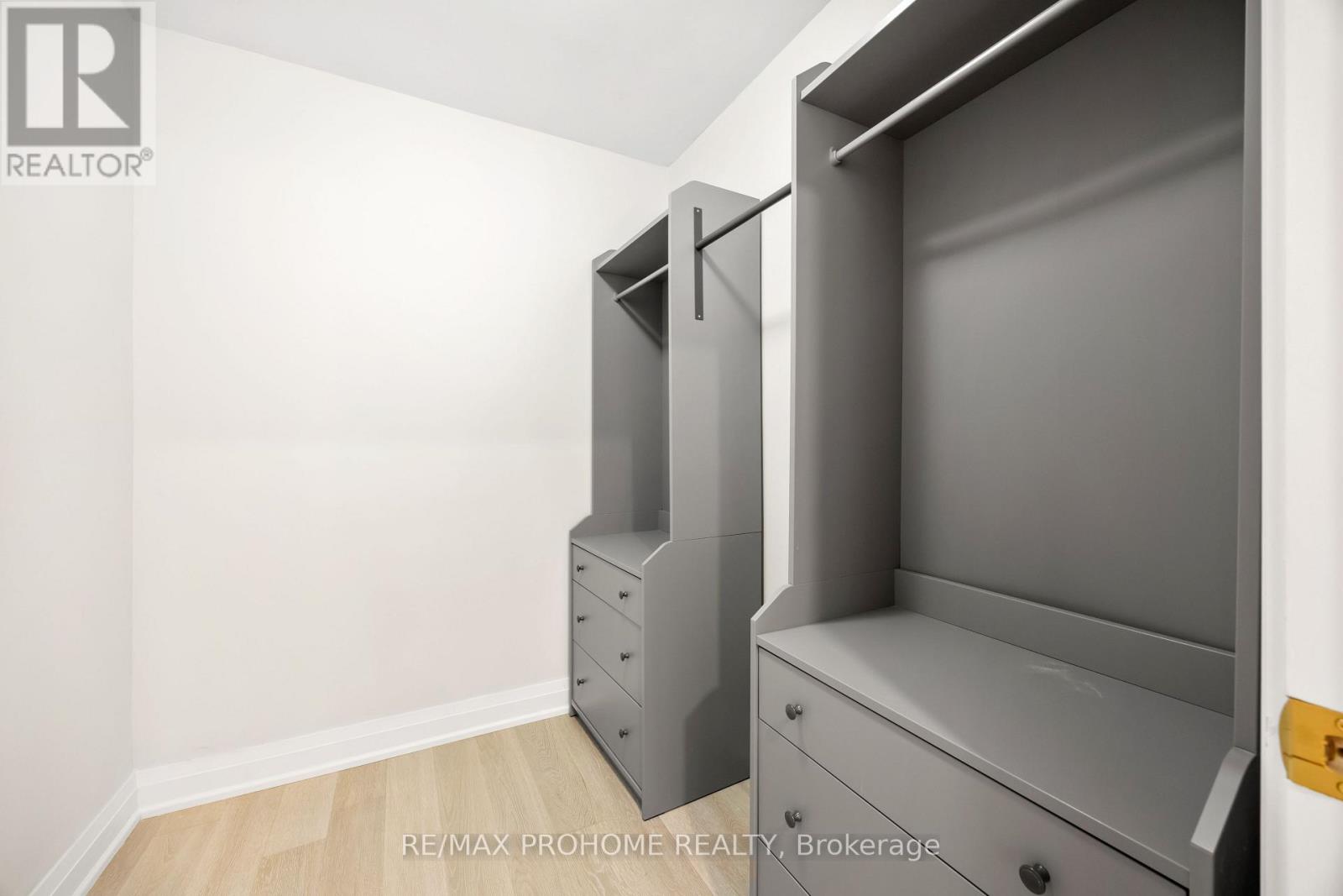 Photo 25 of 22 Fernside Court, Toronto ON