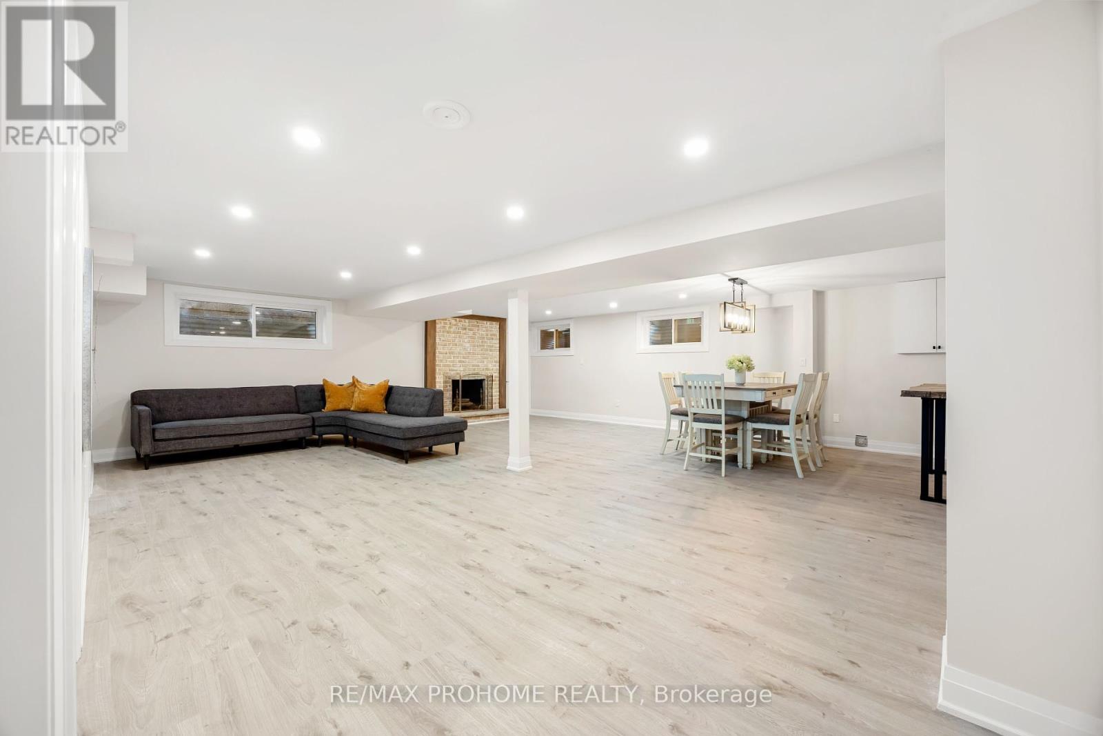 Photo 32 of 22 Fernside Court, Toronto ON