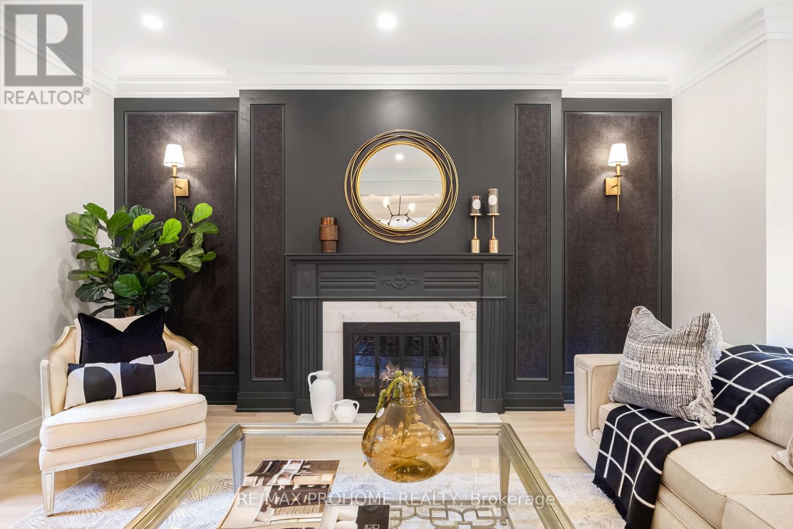 Photo 7 of 22 Fernside Court, Toronto ON
