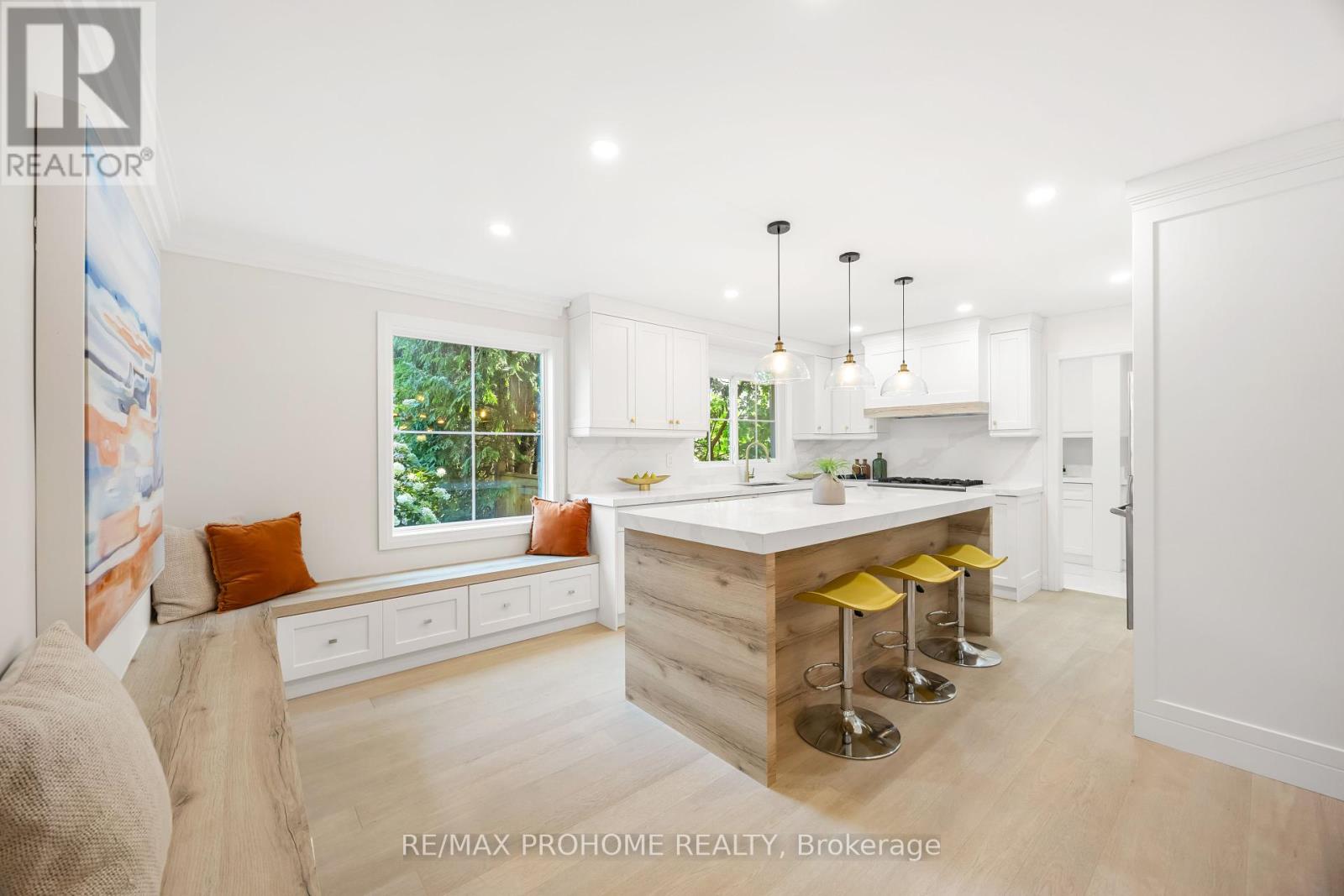 Photo 8 of 22 Fernside Court, Toronto ON