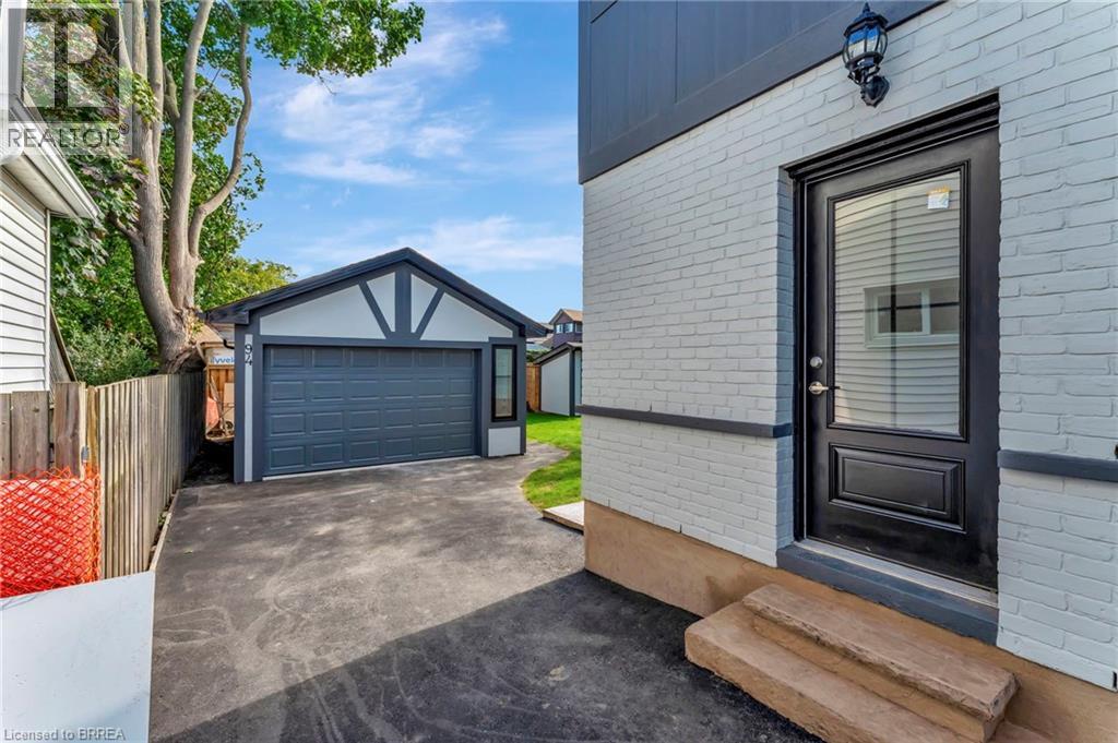 Photo 3 of 94 Superior Street, Brantford ON