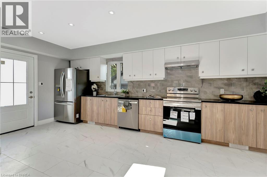 Photo 18 of 94 Superior Street, Brantford ON