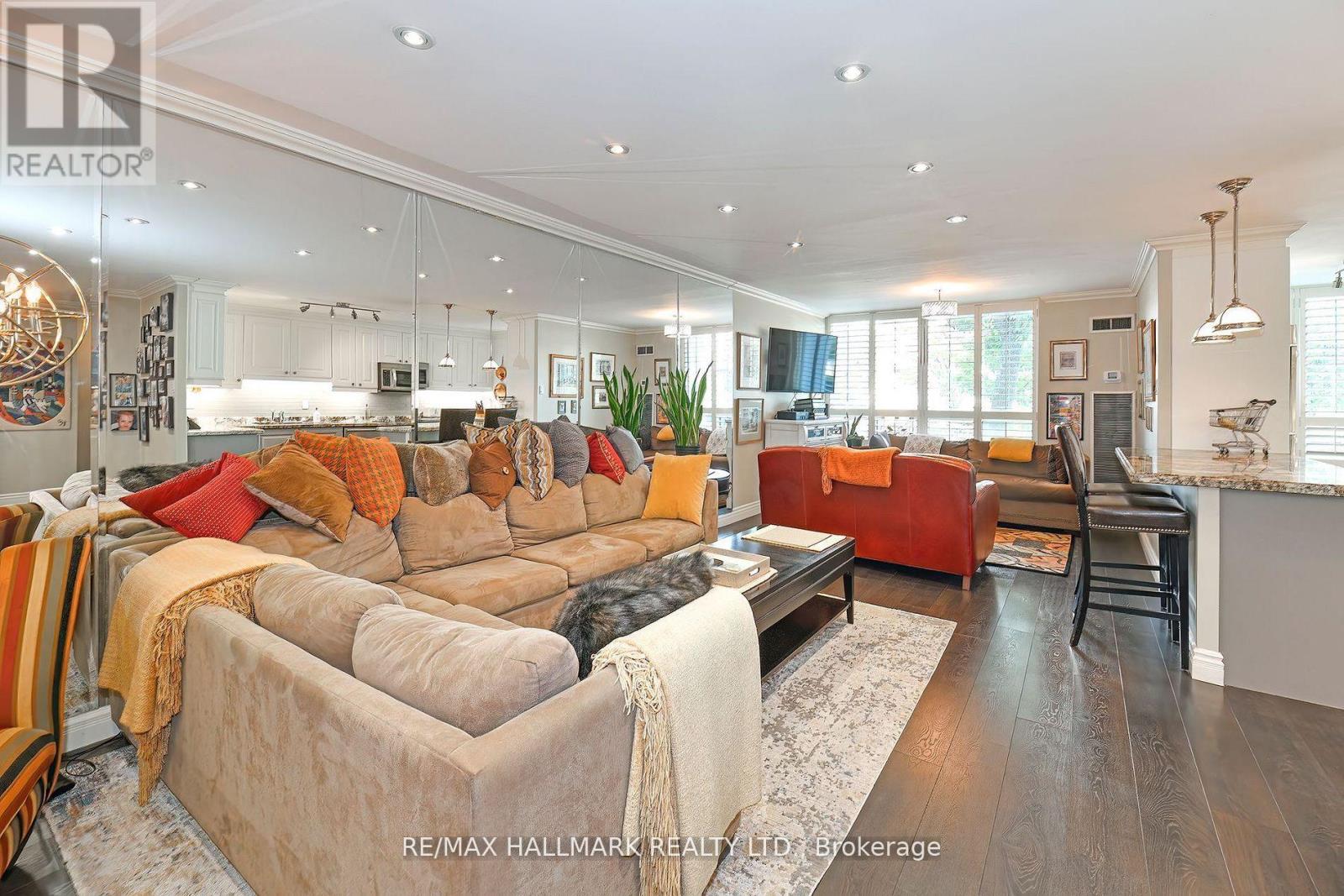 Photo 3 of 105 333 Clark Avenue, Vaughan ON