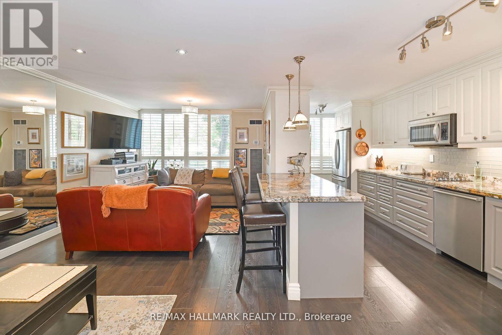 Photo 4 of 105 333 Clark Avenue, Vaughan ON