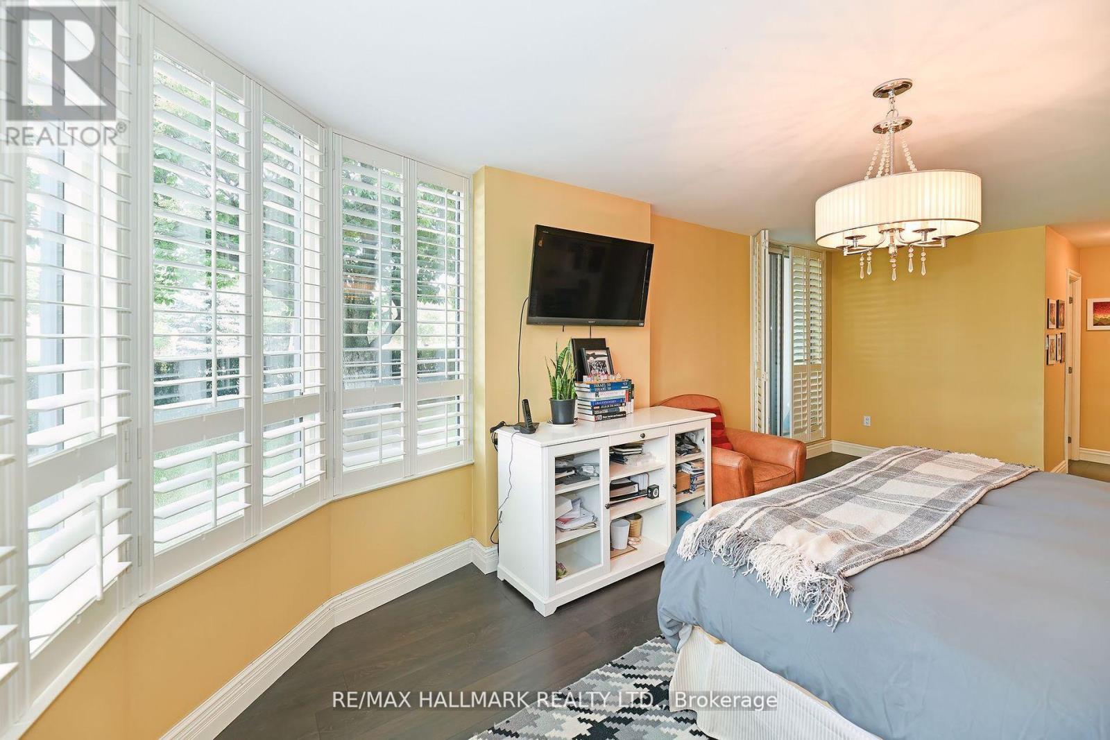 Photo 5 of 105 333 Clark Avenue, Vaughan ON