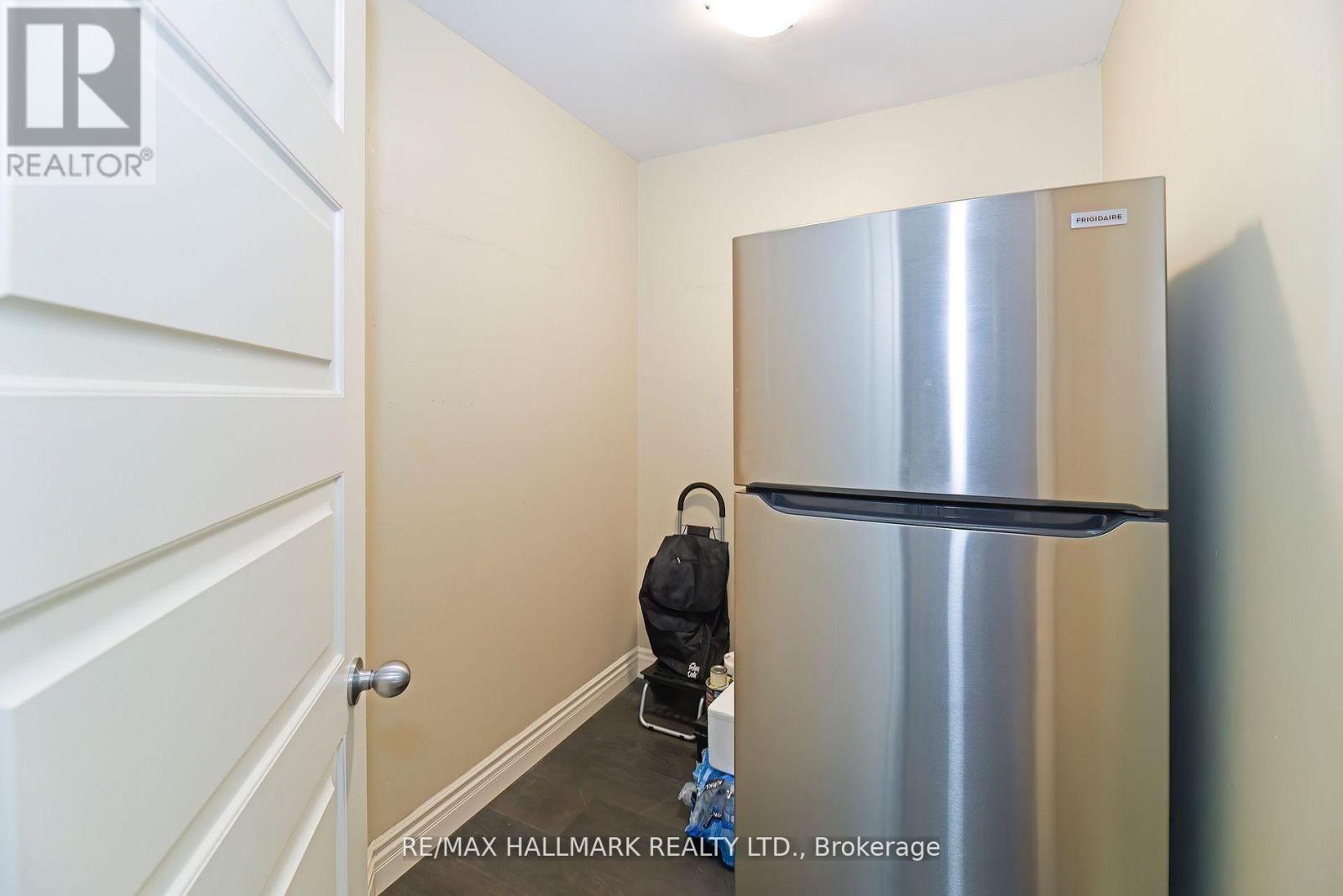 Photo 9 of 105 333 Clark Avenue, Vaughan ON
