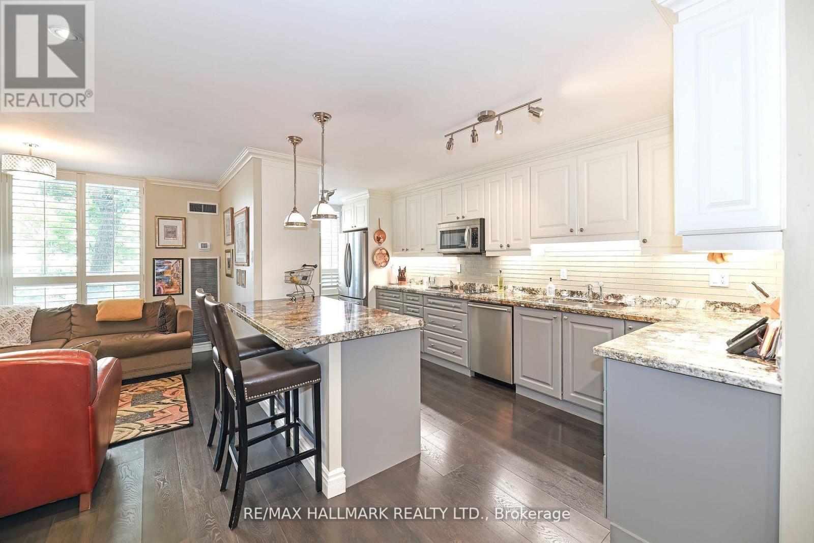 Photo 7 of 105 333 Clark Avenue, Vaughan ON