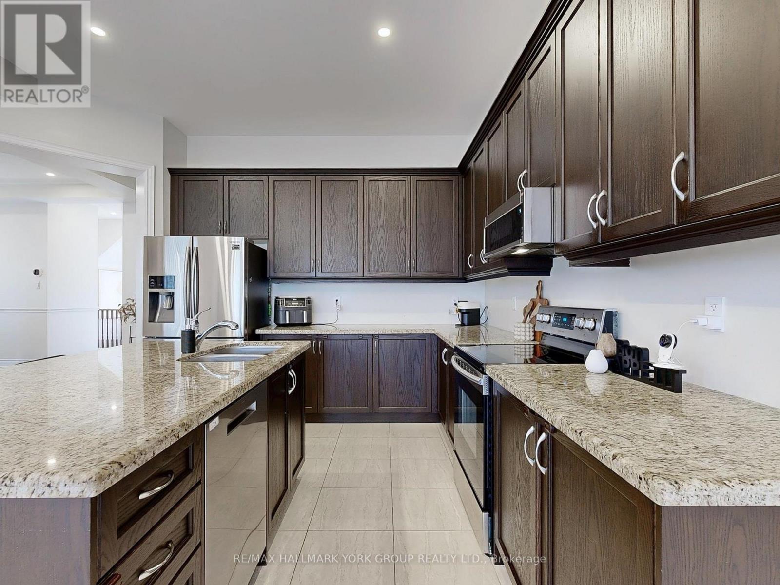Photo 1 of 299 Mickleburgh Drive, Newmarket ON