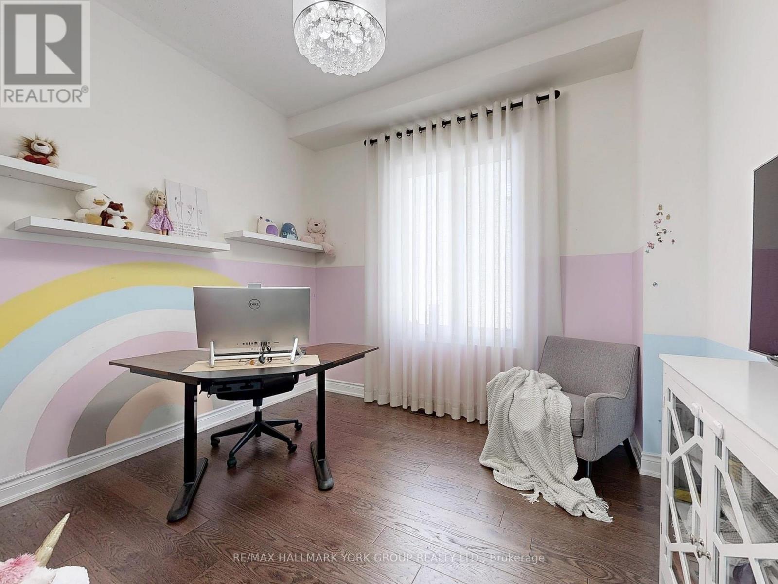 Photo 5 of 299 Mickleburgh Drive, Newmarket ON