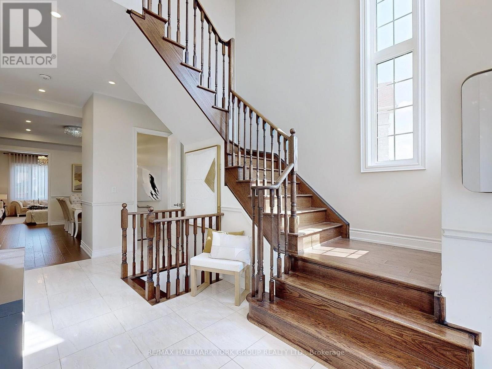 Photo 2 of 299 Mickleburgh Drive, Newmarket ON