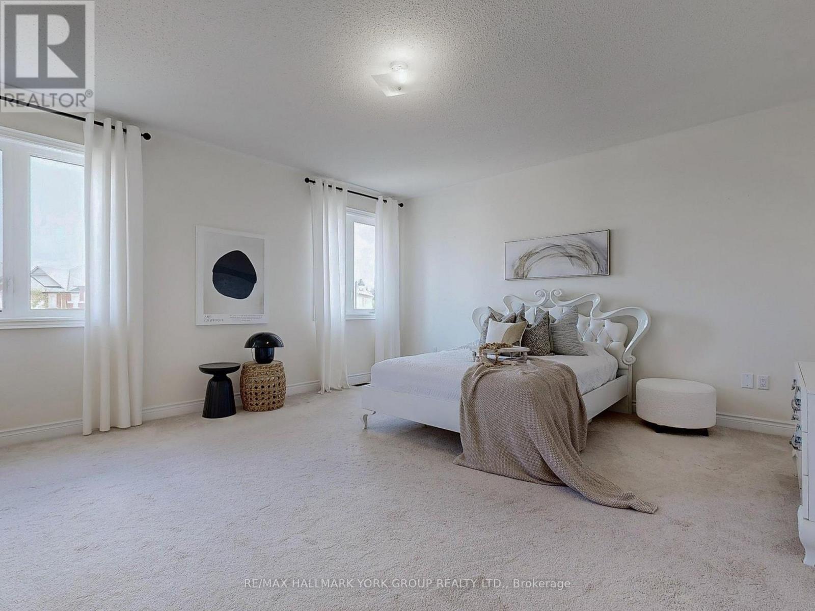 Photo 20 of 299 Mickleburgh Drive, Newmarket ON
