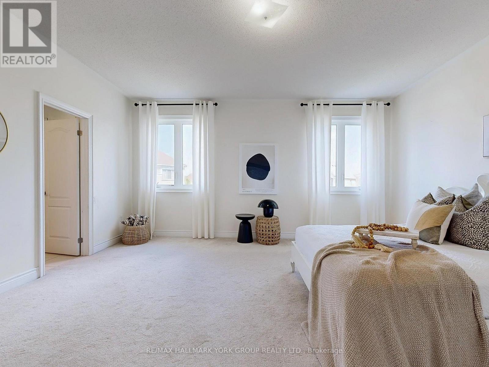 Photo 14 of 299 Mickleburgh Drive, Newmarket ON
