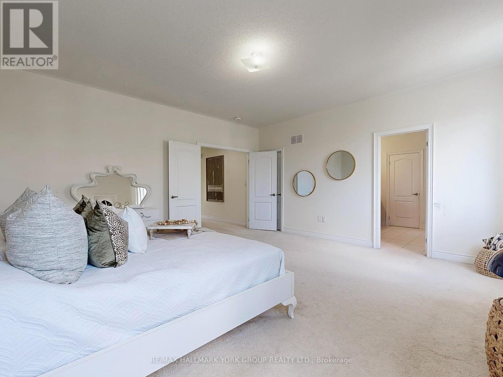 Photo 37 of 299 Mickleburgh Drive, Newmarket ON