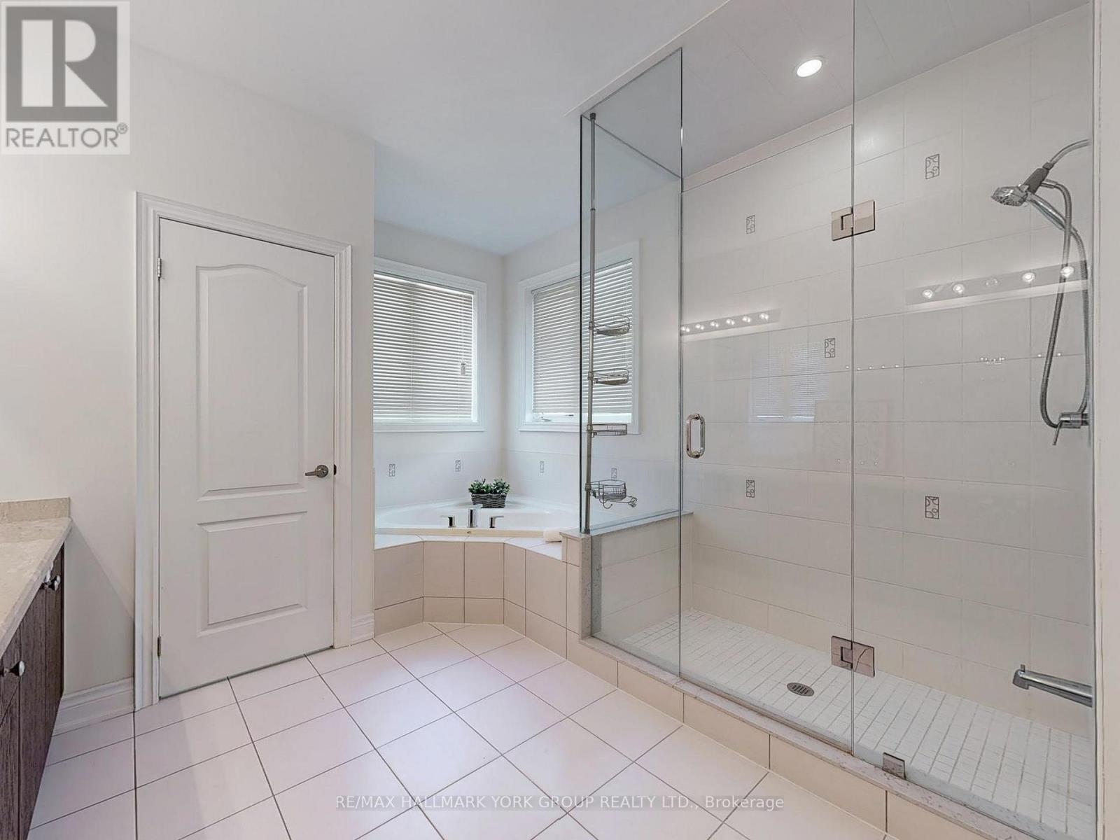 Photo 6 of 299 Mickleburgh Drive, Newmarket ON