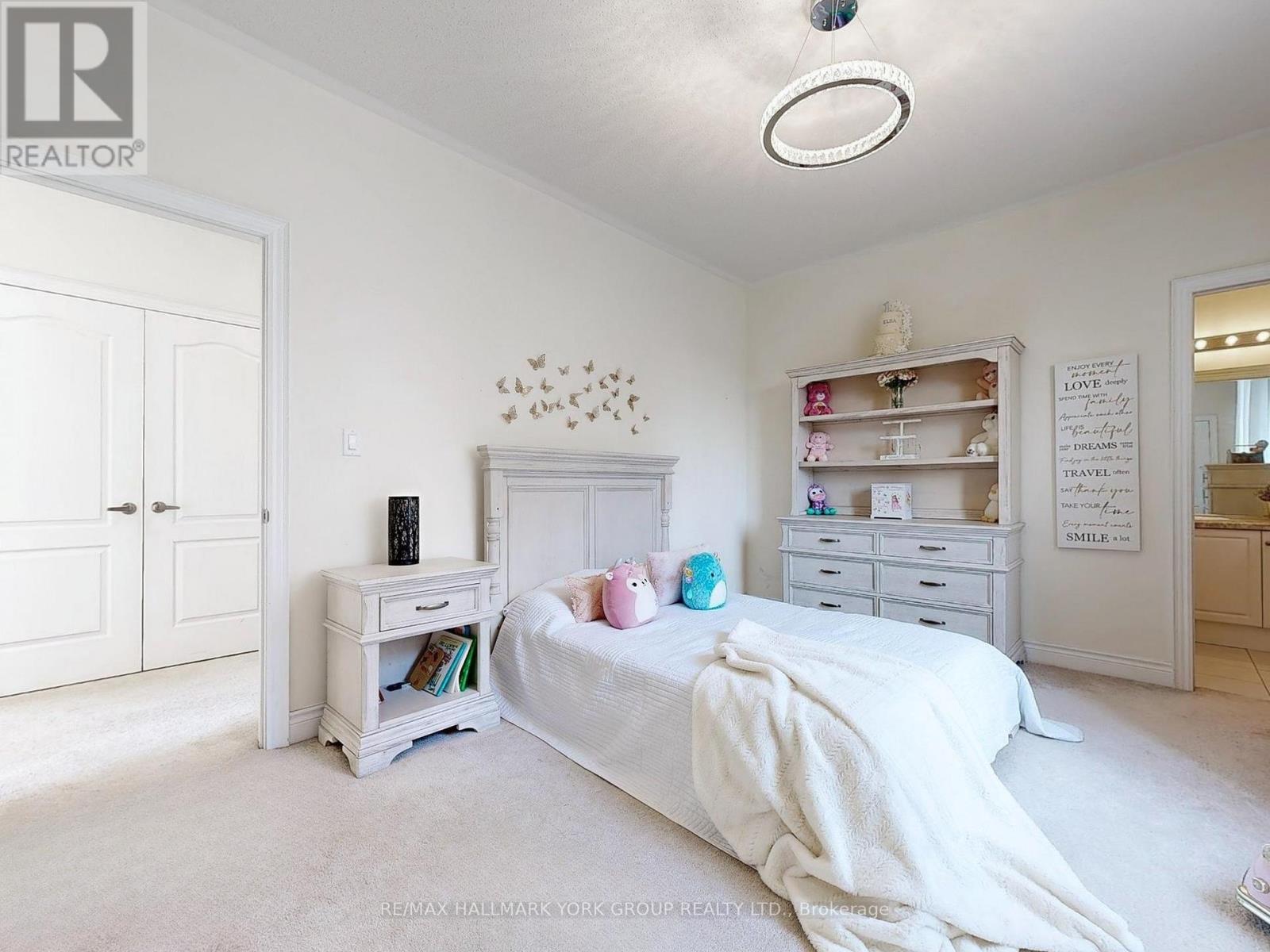 Photo 17 of 299 Mickleburgh Drive, Newmarket ON
