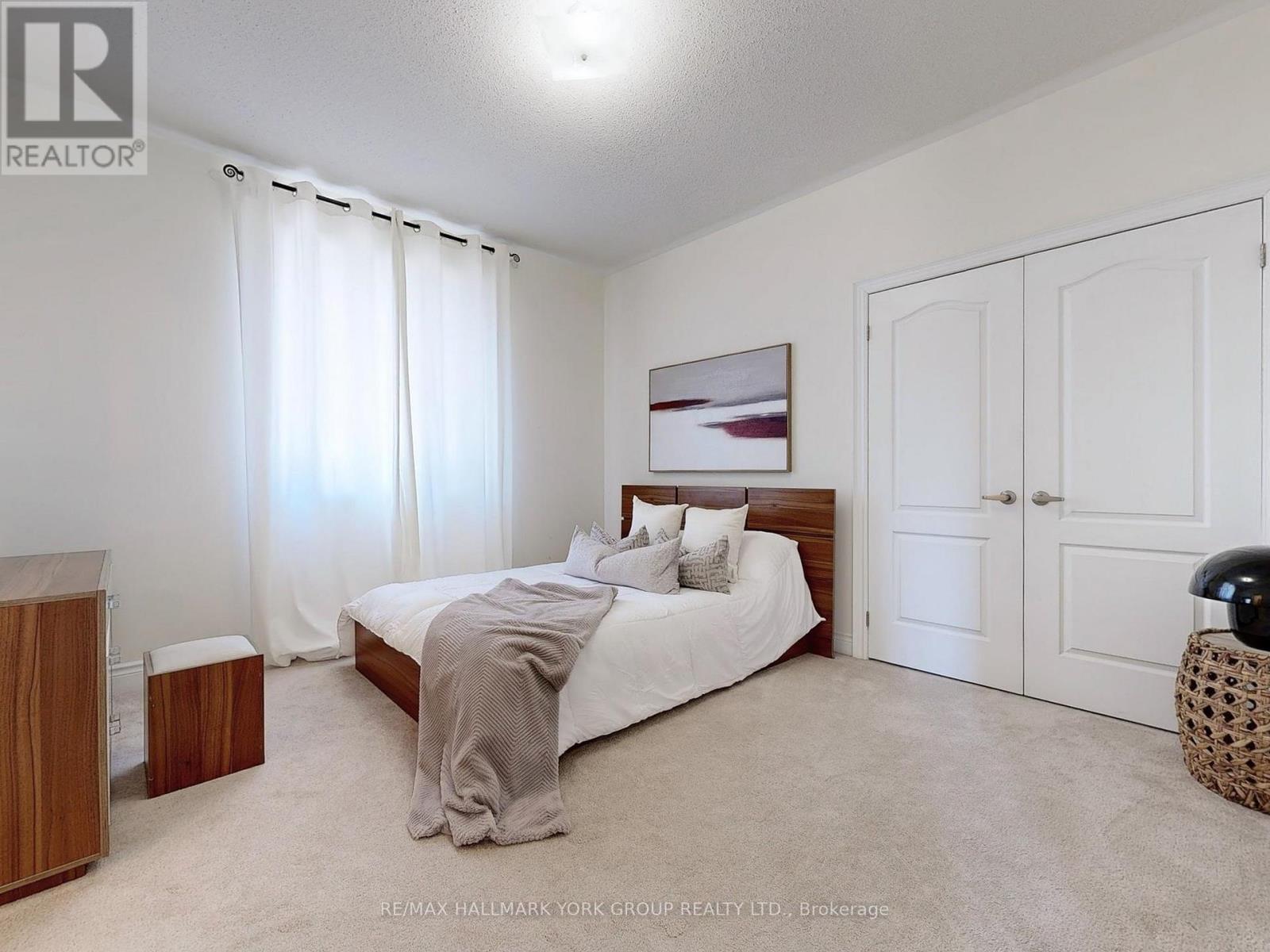 Photo 25 of 299 Mickleburgh Drive, Newmarket ON