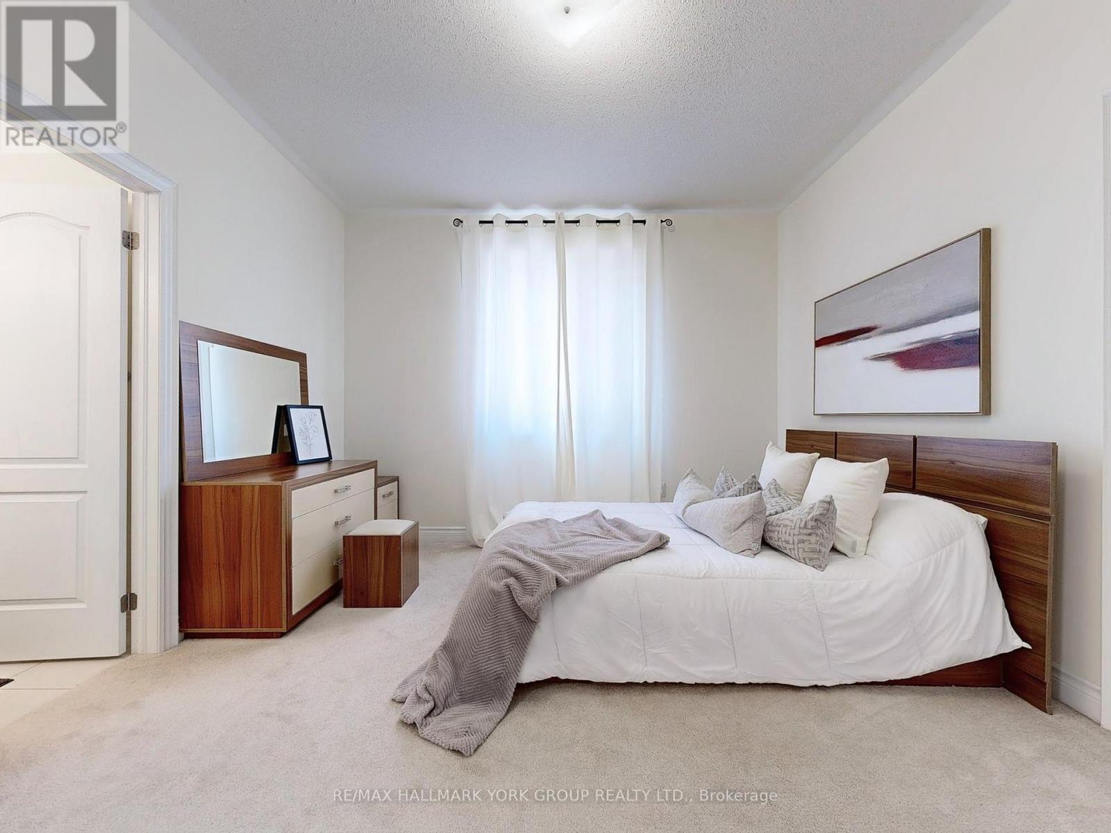 Photo 40 of 299 Mickleburgh Drive, Newmarket ON
