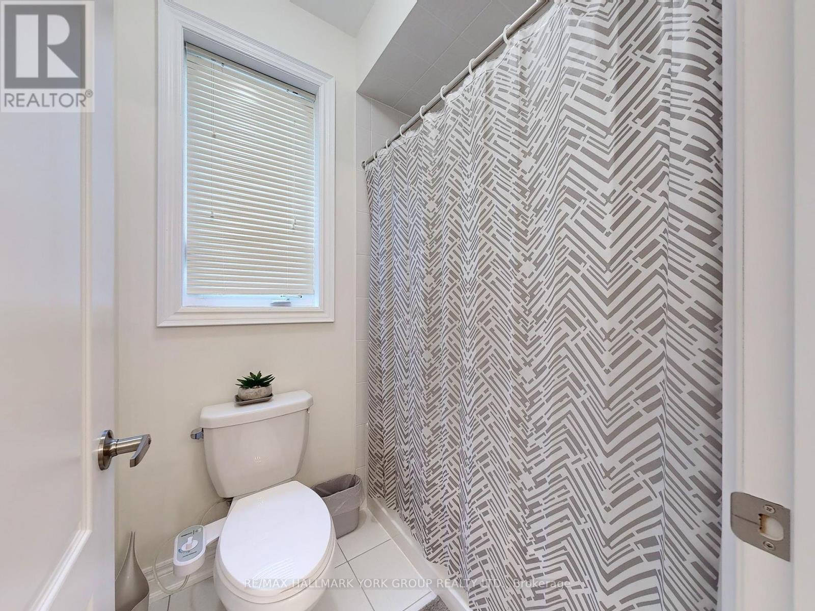 Photo 33 of 299 Mickleburgh Drive, Newmarket ON