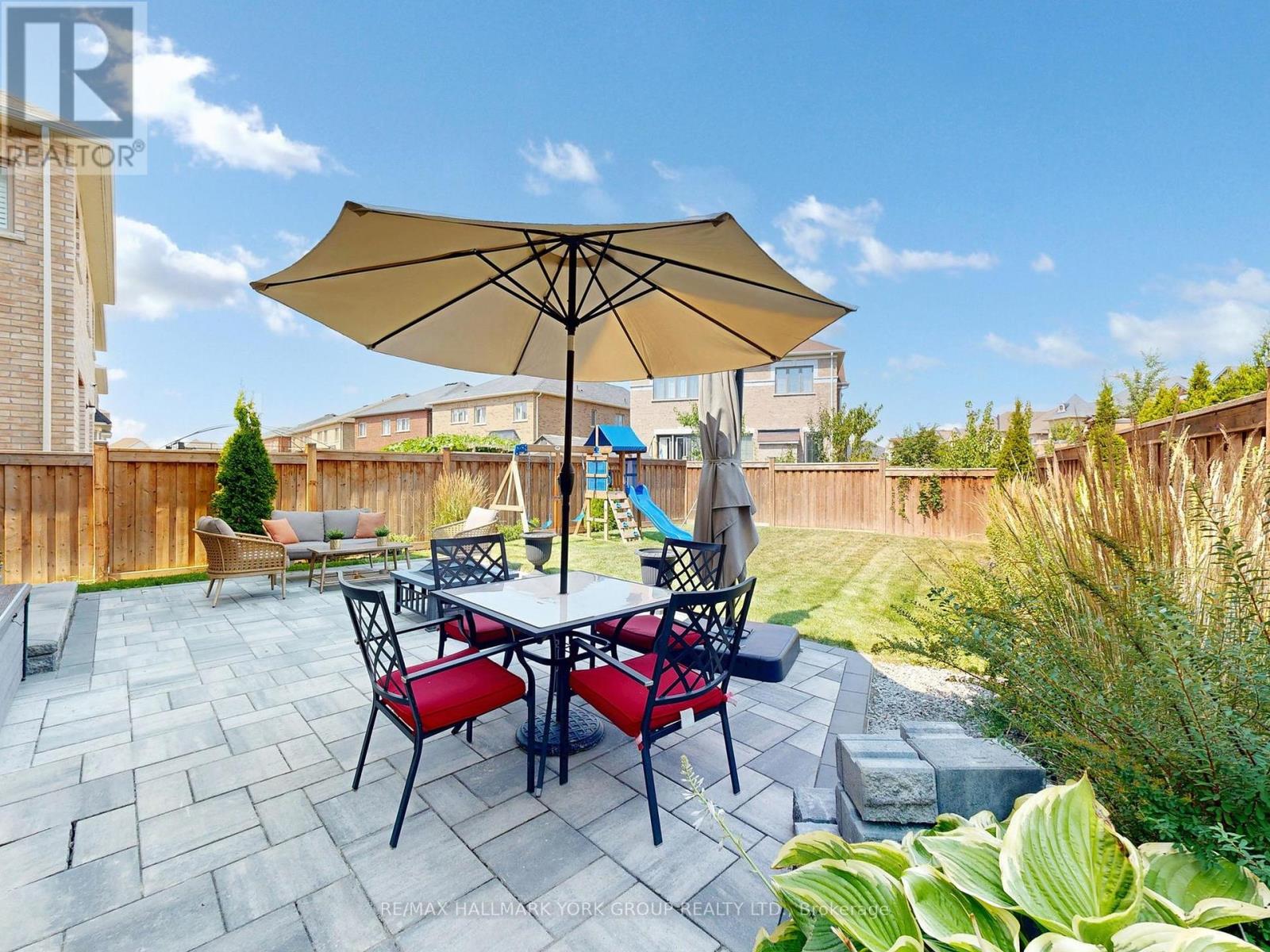 Photo 12 of 299 Mickleburgh Drive, Newmarket ON