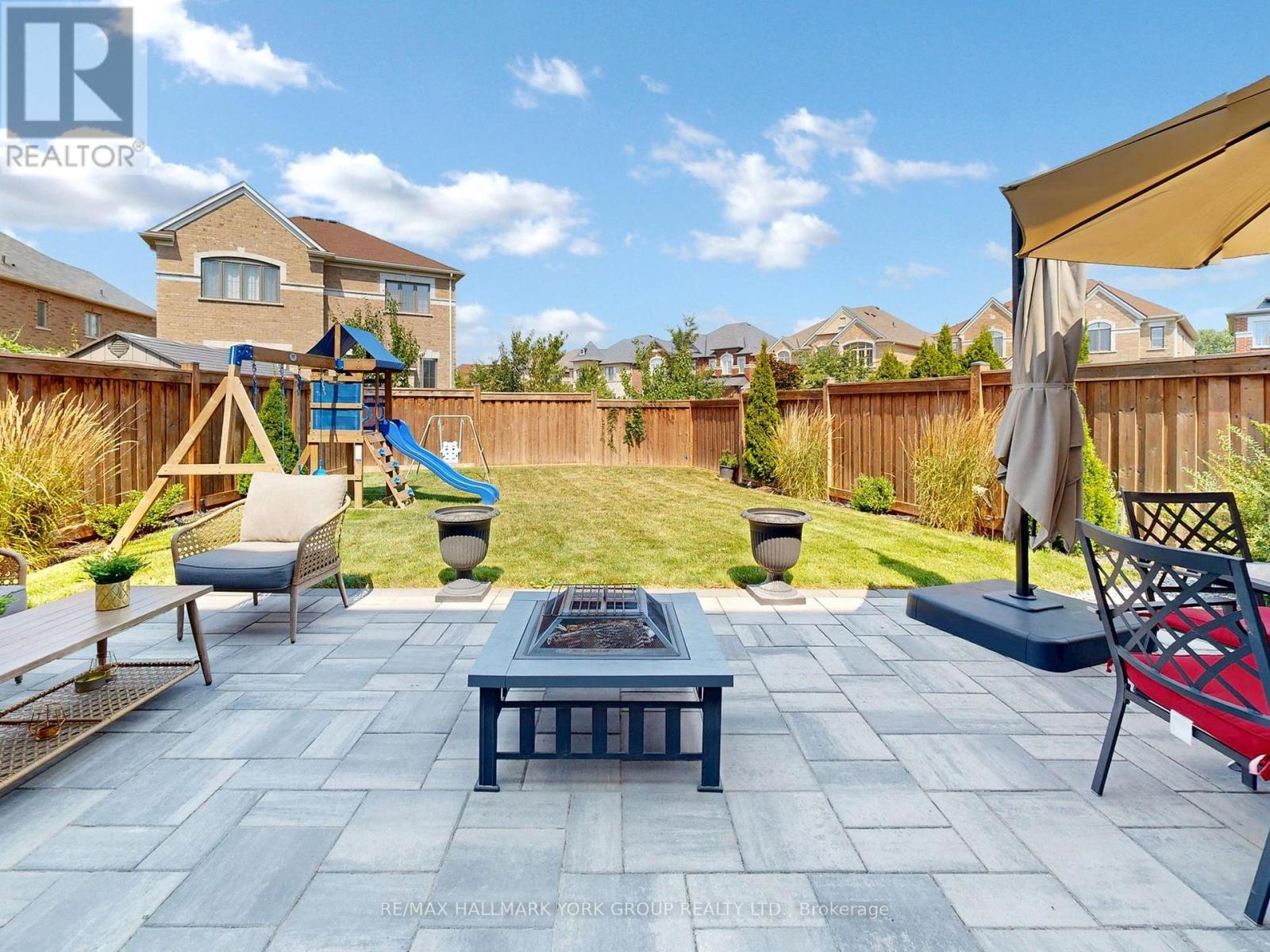 Photo 24 of 299 Mickleburgh Drive, Newmarket ON