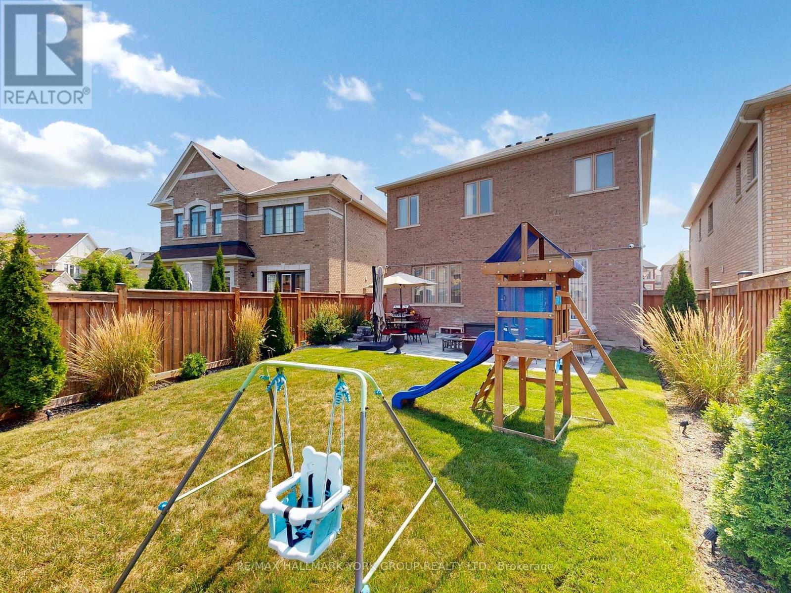 Photo 35 of 299 Mickleburgh Drive, Newmarket ON